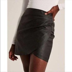 ABERCROMBIE & FITCH Vegan Leather Ruched Mini Skirt. Size small.